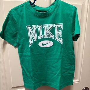 Green Nike collegiate tee youth size 6/7